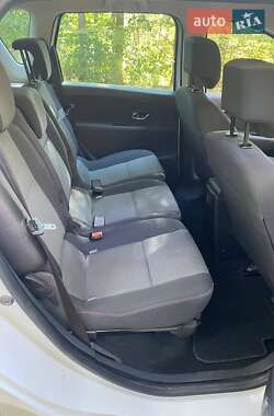 Минивэн Renault Scenic 2014 в 