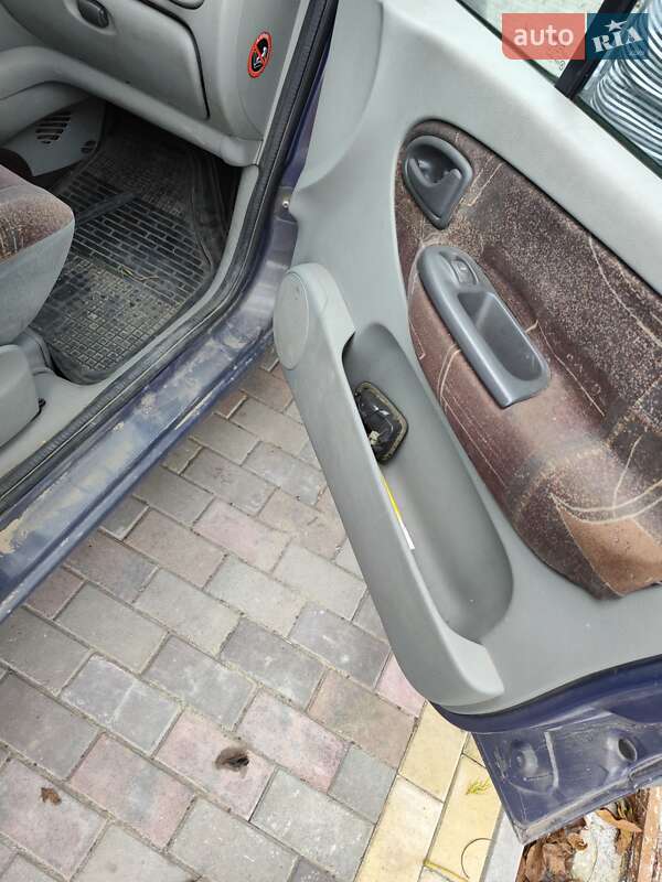 Минивэн Renault Scenic 1999 в Остроге