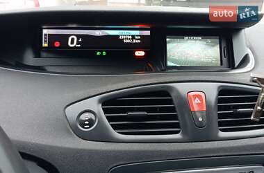 Минивэн Renault Scenic 2011 в 