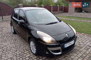 Минивэн Renault Scenic 2011 в 
