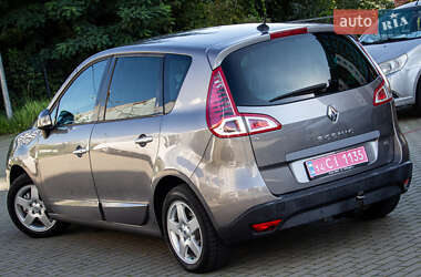 Минивэн Renault Scenic 2010 в 