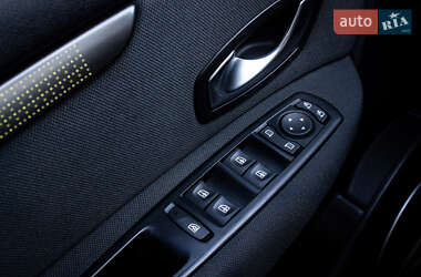 Минивэн Renault Scenic 2010 в 