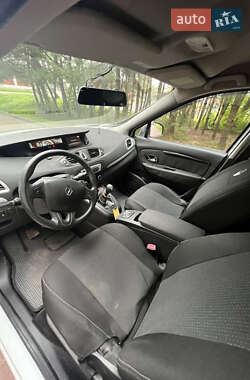 Минивэн Renault Scenic 2013 в 