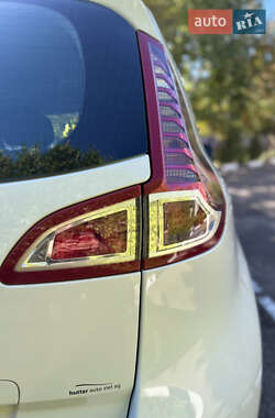 Минивэн Renault Scenic 2009 в 