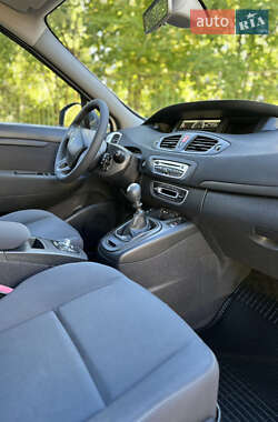 Минивэн Renault Scenic 2009 в 