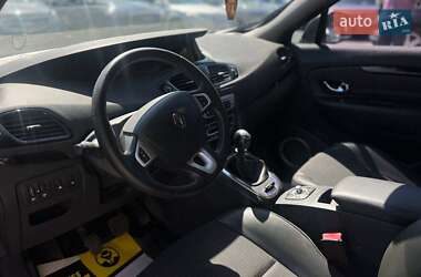 Минивэн Renault Scenic 2012 в 