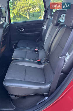 Минивэн Renault Scenic 2011 в 