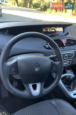 Минивэн Renault Scenic 2011 в 