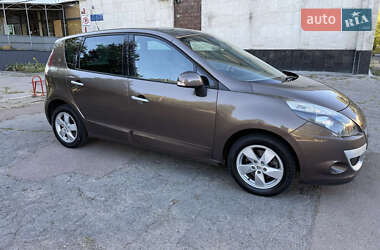 Минивэн Renault Scenic 2010 в 
