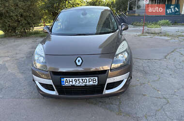 Минивэн Renault Scenic 2010 в 