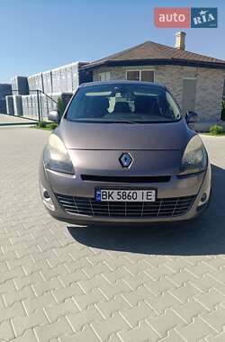 Минивэн Renault Scenic 2009 в 