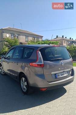 Минивэн Renault Scenic 2009 в 