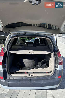 Минивэн Renault Scenic 2004 в 