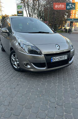 Минивэн Renault Scenic 2011 в 
