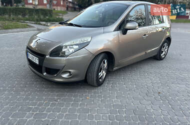 Минивэн Renault Scenic 2011 в 