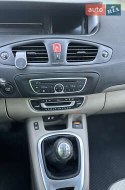 Минивэн Renault Scenic 2011 в 