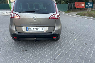 Минивэн Renault Scenic 2011 в 
