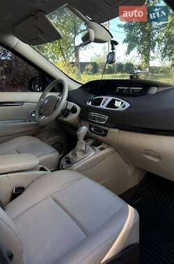 Минивэн Renault Scenic 2009 в 