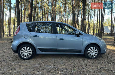 Минивэн Renault Scenic 2010 в 