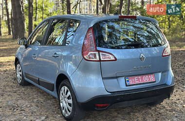 Минивэн Renault Scenic 2010 в 