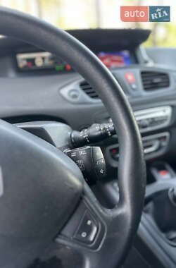 Минивэн Renault Scenic 2010 в 
