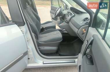 Минивэн Renault Scenic 2004 в 