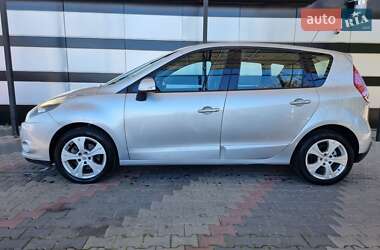 Минивэн Renault Scenic 2011 в 