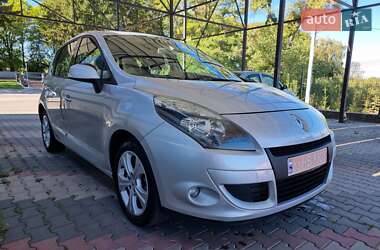 Минивэн Renault Scenic 2011 в 