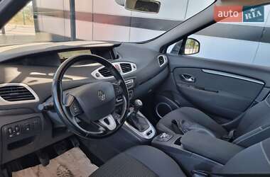 Минивэн Renault Scenic 2011 в 