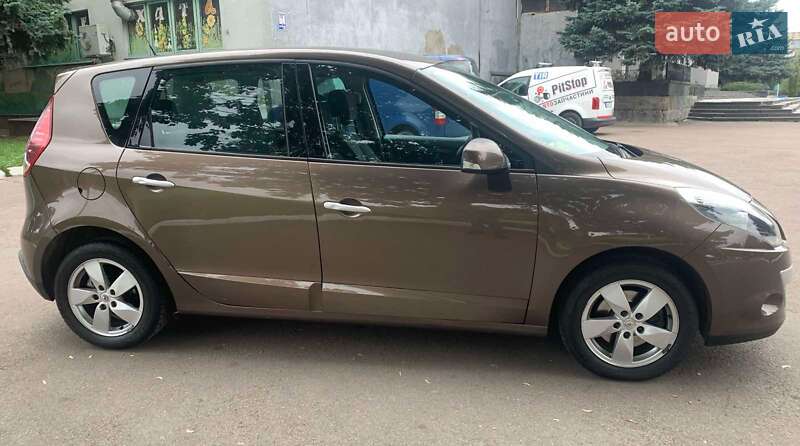 Минивэн Renault Scenic 2010 в Ровно