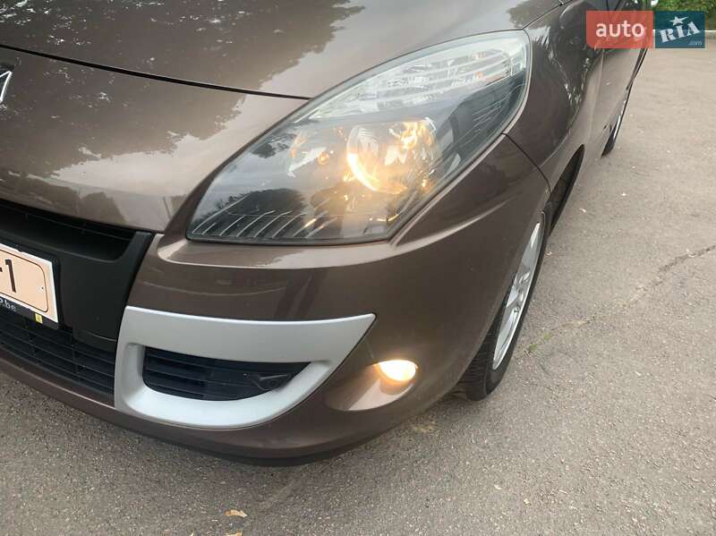 Минивэн Renault Scenic 2010 в Ровно