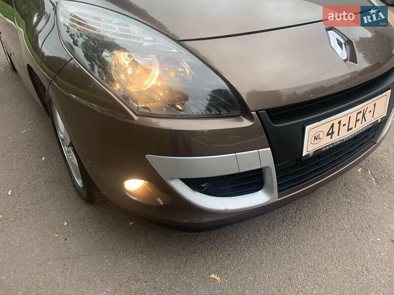 Минивэн Renault Scenic 2010 в Ровно