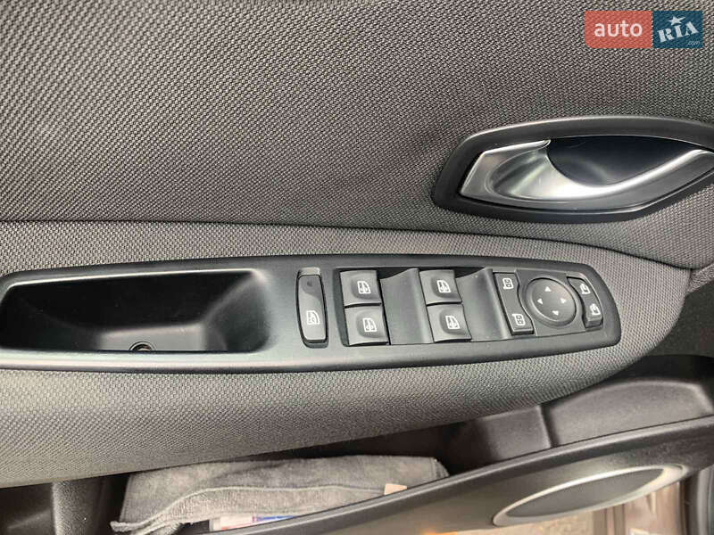 Минивэн Renault Scenic 2010 в Ровно
