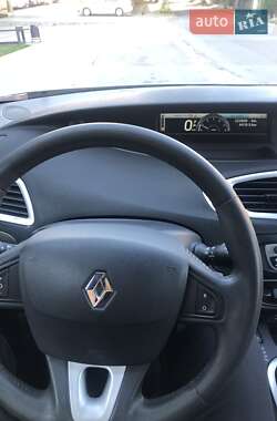 Минивэн Renault Scenic 2010 в 