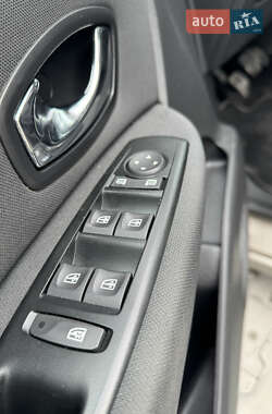 Минивэн Renault Scenic 2012 в 