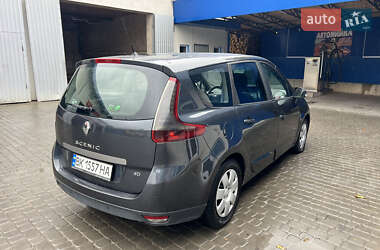 Минивэн Renault Scenic 2011 в 