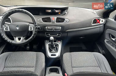 Минивэн Renault Scenic 2011 в 