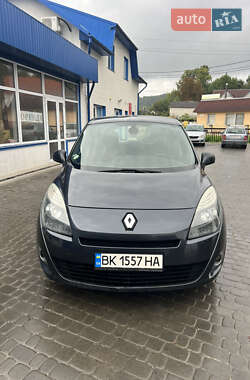 Минивэн Renault Scenic 2011 в 