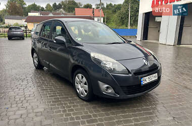 Минивэн Renault Scenic 2011 в 