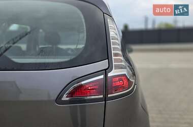 Минивэн Renault Scenic 2012 в 