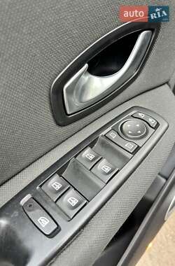 Минивэн Renault Scenic 2009 в 