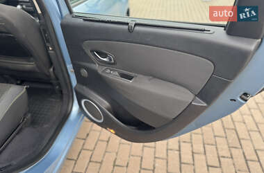 Минивэн Renault Scenic 2010 в 