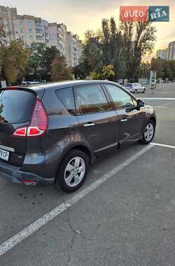 Минивэн Renault Scenic 2011 в 