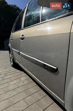 Минивэн Renault Scenic 2004 в 