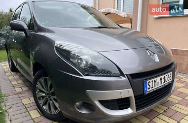 Минивэн Renault Scenic 2011 в 