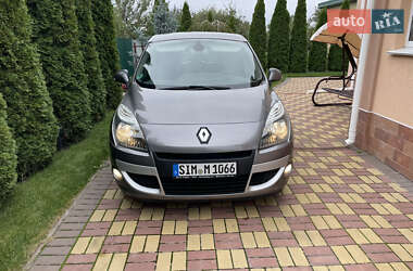 Минивэн Renault Scenic 2011 в 