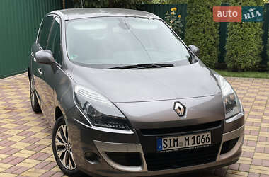 Минивэн Renault Scenic 2011 в 