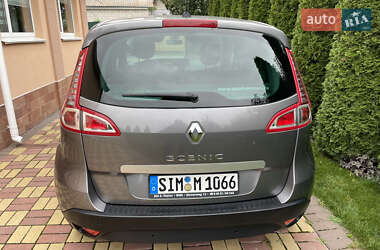 Минивэн Renault Scenic 2011 в 