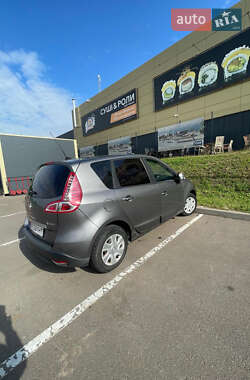 Минивэн Renault Scenic 2009 в 