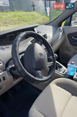 Минивэн Renault Scenic 2009 в 
